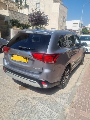 מיצובישי אאוטלנדר