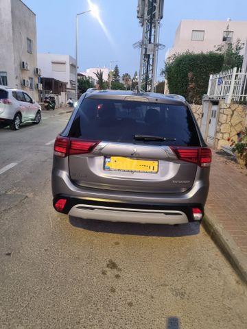 מיצובישי אאוטלנדר