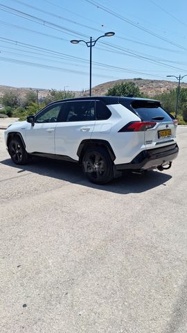 טויוטה RAV4