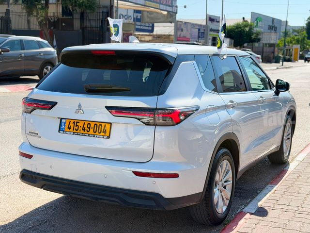 מיצובישי אאוטלנדר