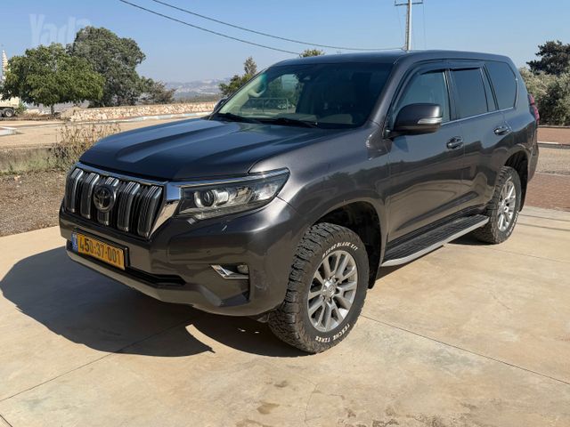 טויוטה לנד קרוזר