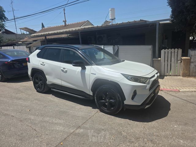 מודעת רכב טויוטה RAV4