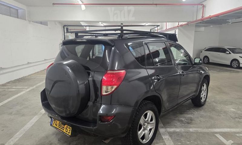 טויוטה RAV4