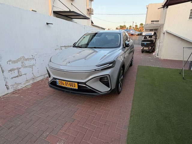 אם ג'י מארוול R