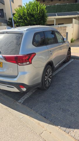 מיצובישי אאוטלנדר