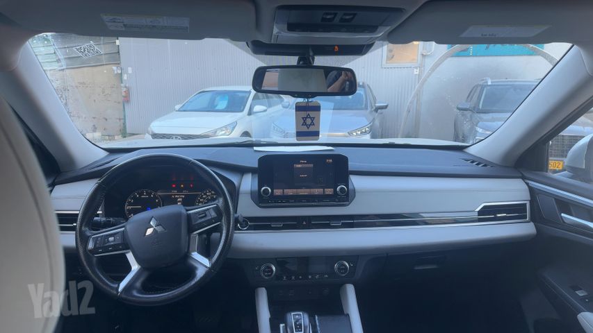 מיצובישי אאוטלנדר