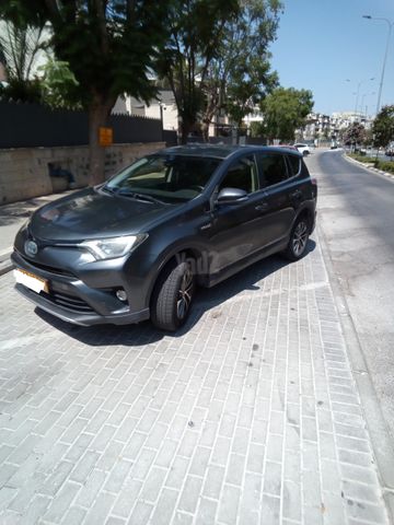 טויוטה RAV4