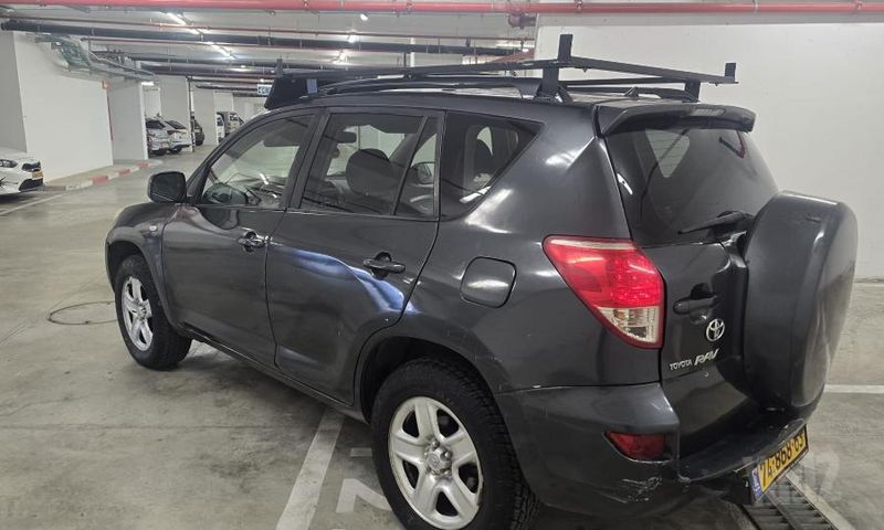 טויוטה RAV4