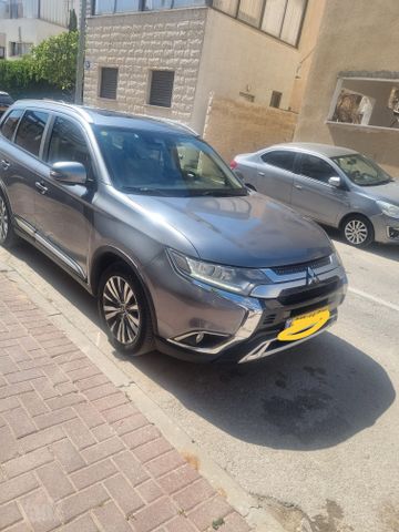 מיצובישי אאוטלנדר