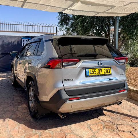 טויוטה RAV4