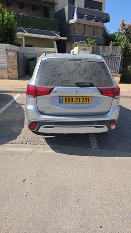 מיצובישי אאוטלנדר