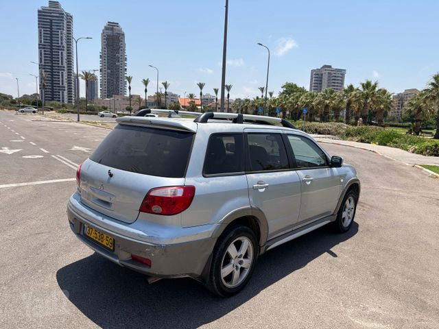 מיצובישי אאוטלנדר