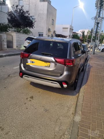 מיצובישי אאוטלנדר