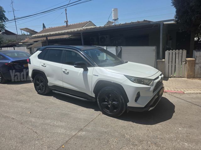 טויוטה RAV4