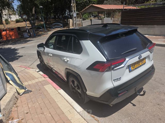 טויוטה RAV4