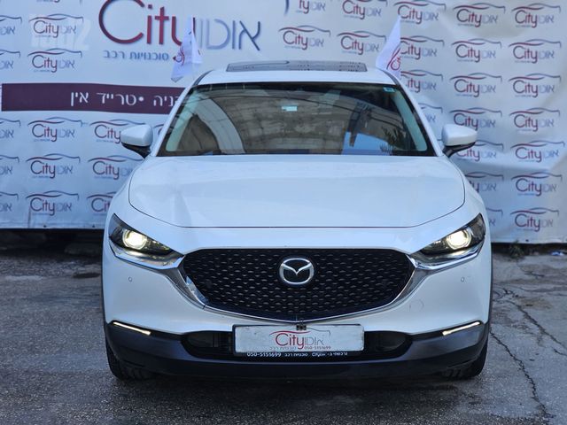 מודעת רכב מאזדה CX-30