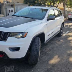 מודעת רכב ג'יפ גרנד צ'ירוקי