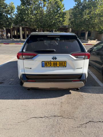 טויוטה RAV4