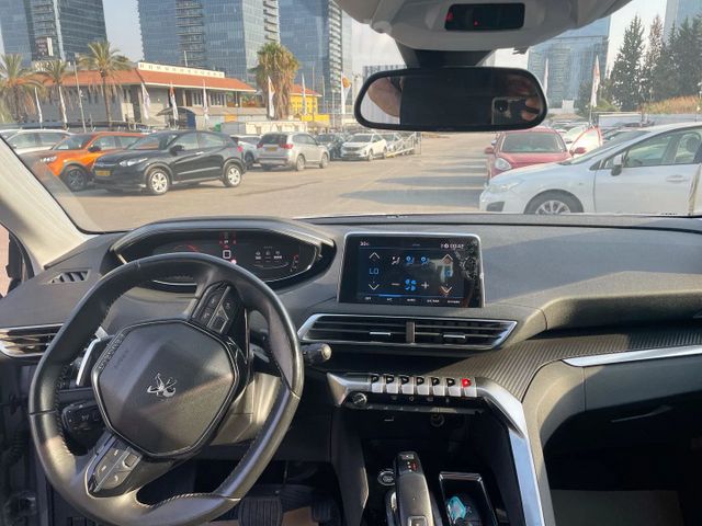 פיג'ו 3008