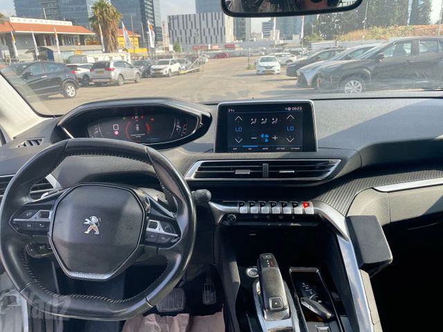 פיג'ו 3008
