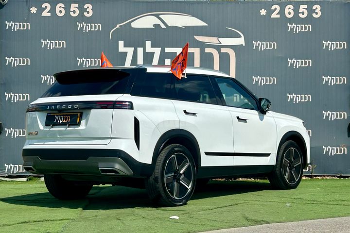 ג'אקו J7