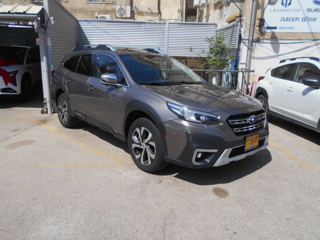 אאוטבק Luxury אוט׳ 2.5 (170 כ״ס)