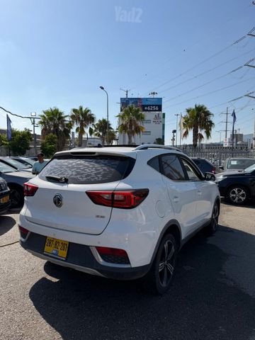 אם ג'י ZS