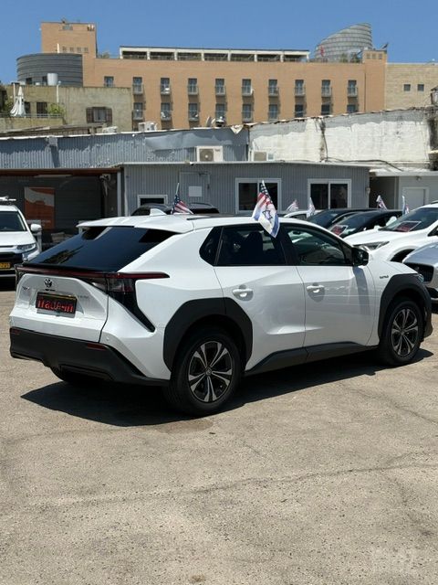 טויוטה bZ4X