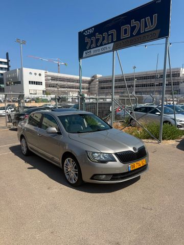 סופרב Elegance אוט׳ בנזין 2.0 (200 כ״ס) [2013-2015]
