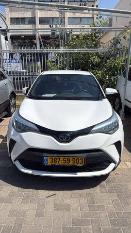 מודעת רכב טויוטה C-HR