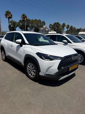 מודעת רכב טויוטה קורולה קרוס