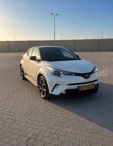 מודעת רכב טויוטה C-HR
