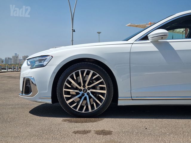 אאודי A8