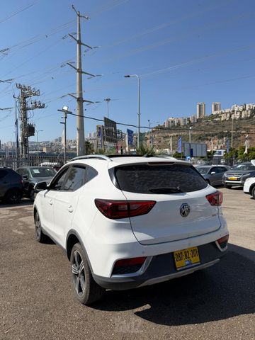 אם ג'י ZS