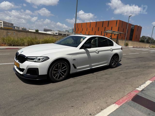 סדרה 5 4X2 M-Superior 530e פלאג-אין אוט׳ 4 דל 2.0 (184 כ״ס)