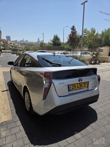 טויוטה פריוס