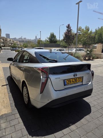 טויוטה פריוס