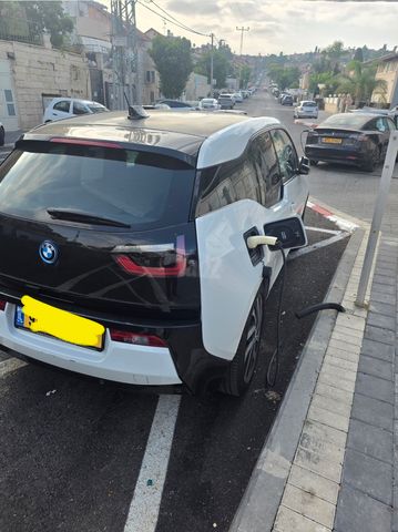 ב מ וו i3