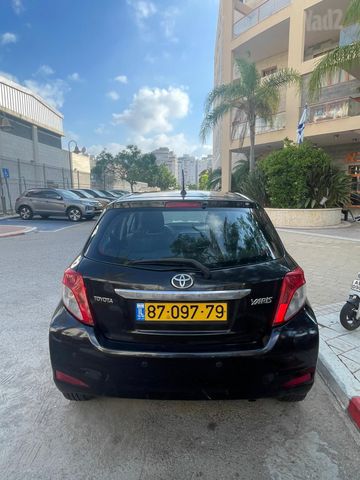 טויוטה יאריס