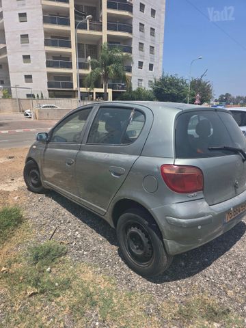 טויוטה יאריס