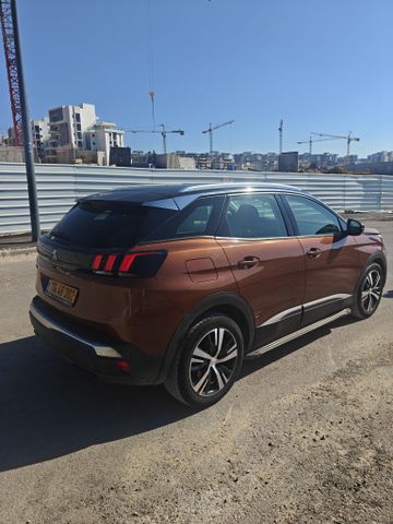 פיג'ו 3008