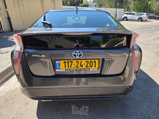 טויוטה פריוס