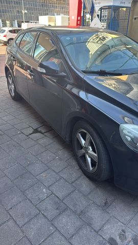 וולוו V40