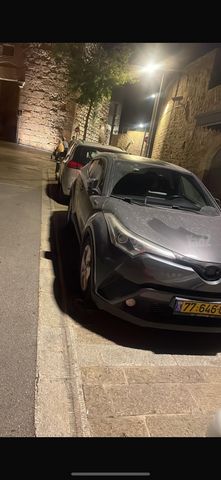 מודעת רכב טויוטה C-HR