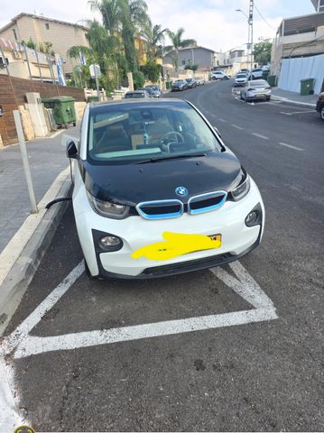 ב מ וו i3