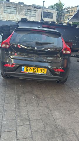 וולוו V40
