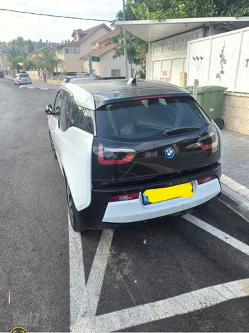 ב מ וו i3