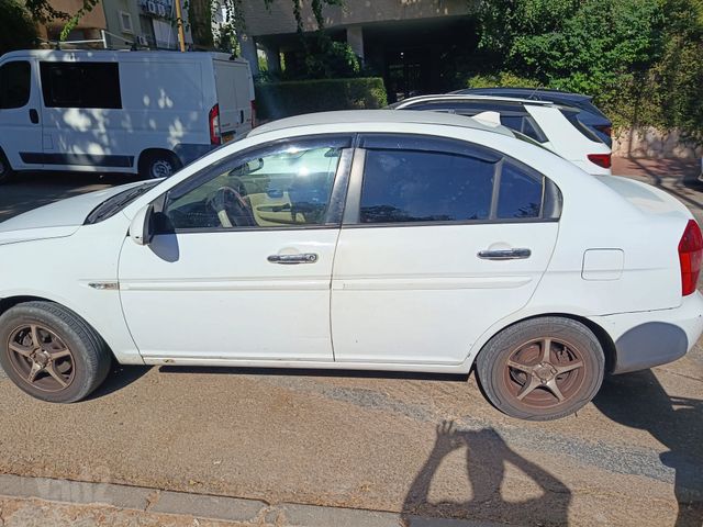 יונדאי אקסנט i25
