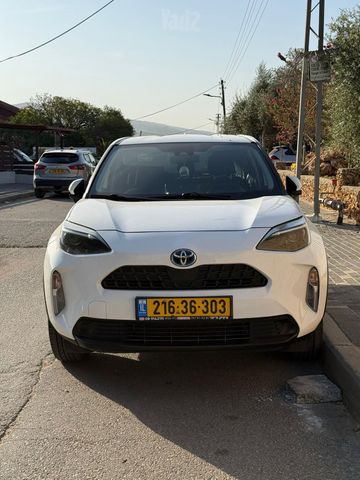 טויוטה יאריס קרוס