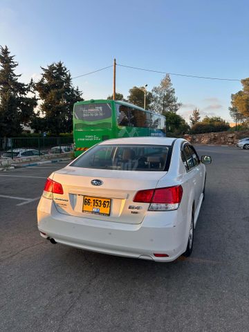 סובארו B4/לגאסי